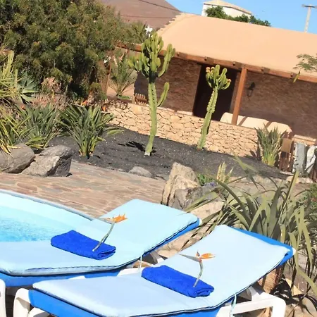 Feriehus Typisches Kanarisches Steinhaus Mit Privatem Pool In By Interhome Tuineje