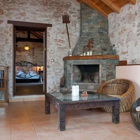 Feriehus Typisches Kanarisches Steinhaus Mit Privatem Pool In By Interhome