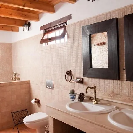 Typisches Kanarisches Steinhaus Mit Privatem Pool In By Interhome Feriehus *