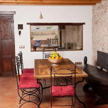 Feriehus Typisches Kanarisches Steinhaus Mit Privatem Pool In By Interhome