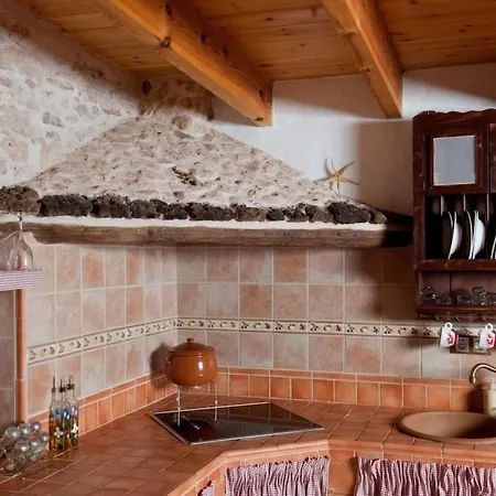 Typisches Kanarisches Steinhaus Mit Privatem Pool In By Interhome Feriehus